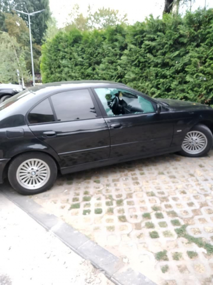 Un BMW, vandalizat la o parcare din capitala - FOTO Un BMW, vandalizat la o parcare din capitala - FOTO