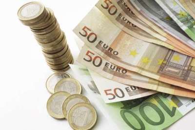 Cat costa astazi un euro si un dolar. Curs valutar 14 septembrie - FOTO Cat costa astazi un euro si un dolar. Curs valutar 14 septembrie - FOTO