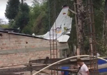Avion prabusit peste o casa la scurt timp dupa decolare: sunt 7 morti si 3 raniti - VIDEO