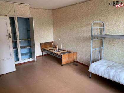 Pereti darapanati, usi care abia se tin, lavoare si toalete intr-o stare dezastruoasa. Lumea terifianta care se ascunde in spatele zidurilor unui camin studentesc din capitala - FOTO