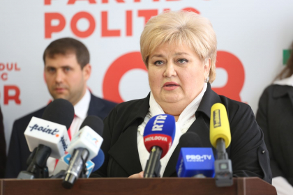 Procurorul General cere deputatilor ridicarea imunitatii si retinerea imediata a Reghinei Apostolava. Sefa legislativului a solicitat Comisiei numiri si imunitati sa se convoace in sedinta pentru a lua o decizie Procurorul General cere deputatilor ridicarea imunitatii si retinerea imediata a Reghinei Apostolava. Sefa legislativului a solicitat Comisiei numiri si imunitati sa se convoace in sedinta pentru a lua o decizie