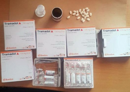Un medic din Chisinau, implicat in vanzarea drogurilor si medicamentelor psihotrope. Barbatul, dar si alt suspect risca 15 ani de puscarie - VIDEO