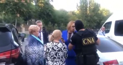 Retinerea Marinei Tauber si Reghinei Apostolova. Ce urmeaza: vor avea loc perchezitii in dosarul fraudei bancare, iar mai multe persoane din anturajul celor doua deputate vor fi audiate Retinerea Marinei Tauber si Reghinei Apostolova. Ce urmeaza: vor avea loc perchezitii in dosarul fraudei bancare, iar mai multe persoane din anturajul celor doua deputate vor fi audiate