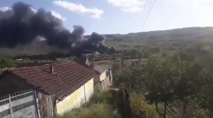 Incendiu puternic la Cojusna. Un depozit a luat foc. Trei autospeciale - la fata locului 
