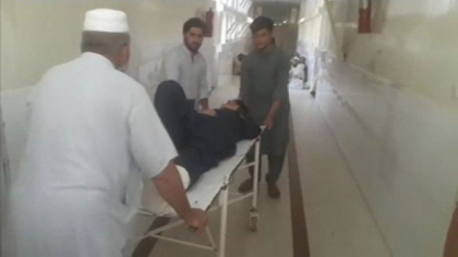 Nou atac in Afganistan, soldat cu 10 morti si 85 de raniti. Un spital a fost distrus Nou atac in Afganistan, soldat cu 10 morti si 85 de raniti. Un spital a fost distrus