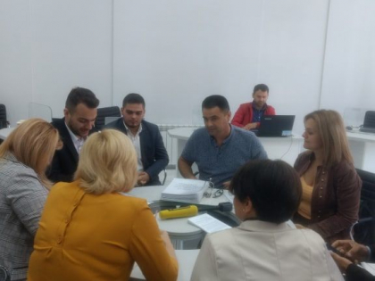 Fostul ministru al Apararii, Vitalie Marinuta, depune actele pentru a se inregistra in calitate de candidat la functia de primar de Chisinau