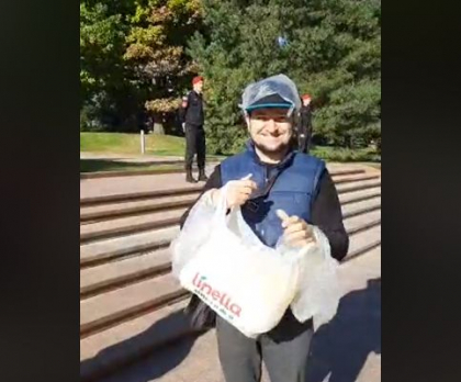 URMARESTE LIVE. Activistii de mediu cer deputatilor sa voteze azi proiectul lege privind reintroducerea sanctiunilor in legea care interzice pungile de plastic. Alaiba: "Sa nu ii dezamagim" URMARESTE LIVE. Activistii de mediu cer deputatilor sa voteze azi proiectul lege privind reintroducerea sanctiunilor in legea care interzice pungile de plastic. Alaiba: "Sa nu ii dezamagim"