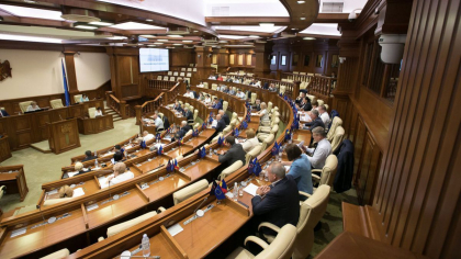 Fractiunea Partidului Sor, care a cerut anterior sa fie retrasa imunitatea tuturor parlamentarilor, declara acum ca nu vor vota pentru ridicarea imunitatii democratului Vladimir Cebotari Fractiunea Partidului Sor, care a cerut anterior sa fie retrasa imunitatea tuturor parlamentarilor, declara acum ca nu vor vota pentru ridicarea imunitatii democratului Vladimir Cebotari