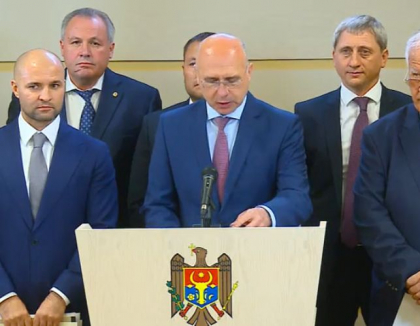 Deputatii democrati au parasit sedinta parlamentului in semn de protest: "Noi nu fugim. Ne vom bate pentru fiecare membru de partid. Actuala coalitie si-a bagat adanc ghiarele cu numiri de fini si cumetri" - VIDEO Deputatii democrati au parasit sedinta parlamentului in semn de protest: "Noi nu fugim. Ne vom bate pentru fiecare membru de partid. Actuala coalitie si-a bagat adanc ghiarele cu numiri de fini si cumetri" - VIDEO