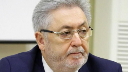 Nistor Grozavu a fost eliberat in urma audierilor, pe motiv ca ar fi colaborat cu organele de urmarire penala, dar are interdictia de a parasi orasul. Acesta, impreuna cu alti fosti angajati ai primariei, va fi cercetat in libertate. Ce risca daca i se va dovedi vinovatia Nistor Grozavu a fost eliberat in urma audierilor, pe motiv ca ar fi colaborat cu organele de urmarire penala, dar are interdictia de a parasi orasul. Acesta, impreuna cu alti fosti angajati ai primariei, va fi cercetat in libertate. Ce risca daca i se va dovedi vinovatia
