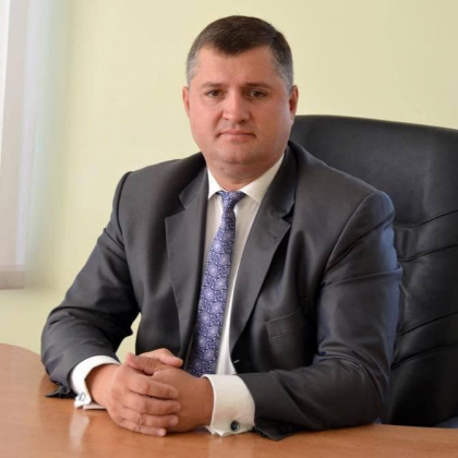 In februarie a candidat pentru PD la functia de deputat, iar acum anunta ca candideaza cu PLDM pentru fotoliul de primar la Telenesti. Despre cine este vorba