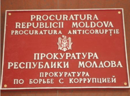 Fostul procuror din Ocnita, care a semnat acte in locul unui invinuit pentru ca acesta nu se afla in tara, amendat cu 70 de mii de lei. Decizia instantei Fostul procuror din Ocnita, care a semnat acte in locul unui invinuit pentru ca acesta nu se afla in tara, amendat cu 70 de mii de lei. Decizia instantei