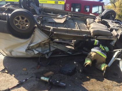 Un barbat a decedat, dupa ce masina in care se afla, a fost lovita de un camion - FOTO Un barbat a decedat, dupa ce masina in care se afla, a fost lovita de un camion - FOTO