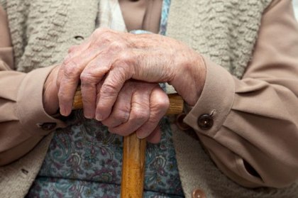 Motivul pentru care un tanar de 24 de ani s-a insurat cu verisoara lui de 81 Motivul pentru care un tanar de 24 de ani s-a insurat cu verisoara lui de 81