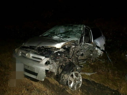 O depasire nechibzuita l-a costat viata. Un barbat in varsta de 30 de ani a murit dupa ce masina pe care o conducea s-a ciocnit frontal cu o Skoda si a ajuns intr-un al treilea autoturism - FOTO