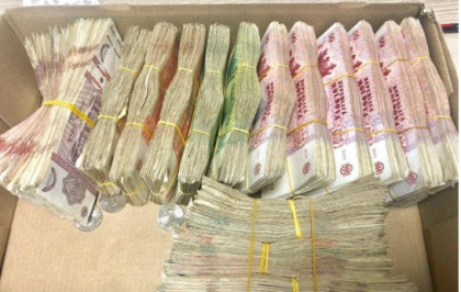 Mai multe persoane risca pana la 5 ani de puscarie: aveau afaceri ilegale la Chisinau si Balti. Banuitii vindeau carne fara a plati impozite. Agentul economic a achitat o amenda de 2 milioane de lei. Momentul retinerii - FOTO/VIDEO Mai multe persoane risca pana la 5 ani de puscarie: aveau afaceri ilegale la Chisinau si Balti. Banuitii vindeau carne fara a plati impozite. Agentul economic a achitat o amenda de 2 milioane de lei. Momentul retinerii - FOTO/VIDEO