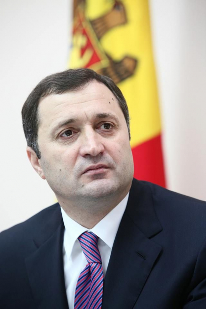 Vlad Filat, despre declaratia lui Ilan Sor privind geanta cu cele 3 milioane de dolari trimisa lui Dodon: "Acest ticalos pe nume Sor trebuie sa raspunda pentru declaratiile calomnioase" Vlad Filat, despre declaratia lui Ilan Sor privind geanta cu cele 3 milioane de dolari trimisa lui Dodon: "Acest ticalos pe nume Sor trebuie sa raspunda pentru declaratiile calomnioase"