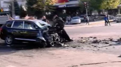 Accidentul de pe strada Alba Iulia in imagini - Galerie foto Accidentul de pe strada Alba Iulia in imagini - Galerie foto
