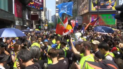 CNN: Un barbat a fost impuscat la Hong Kong, unde au loc noi proteste