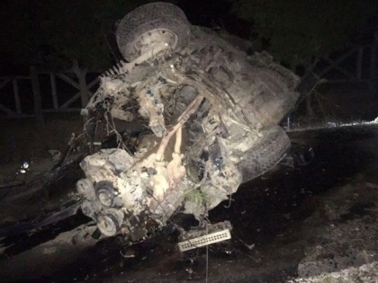 Accident de groaza pe soseaua Chisinau-Ungheni. Un tanar a murit, iar 9 persoane au ajuns la spital, dupa ce BMW-urile in care se aflau s-au ciocnit violent si s-au rasturnat. Masinile - distruse in totalitate - FOTO