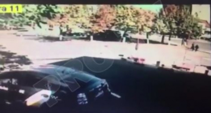 Momentul impactului dintre Porsche si troleibuz, surprins de o camera de supraveghere de pe strada Alba Iulia - VIDEO