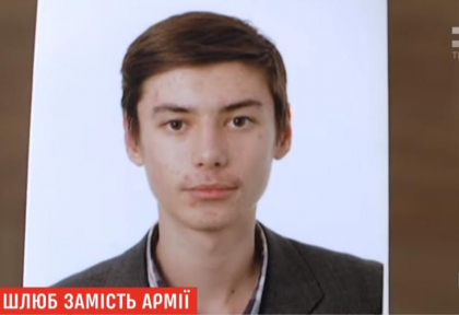 Motivul pentru care un ucrainean de 24 de ani s-a casatorit cu o batrana de 81. Femeia sustine ca barbatul o iubeste si are grija de ea Motivul pentru care un ucrainean de 24 de ani s-a casatorit cu o batrana de 81. Femeia sustine ca barbatul o iubeste si are grija de ea