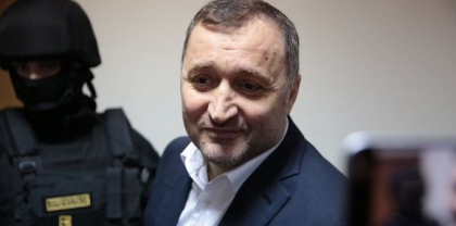 Judecatorii care l-au condamnat pe Vlad Filat nu mai au dreptul sa rejudece cauza penala in proces de revizuire. Decizia luata de Curtea Constitutionala