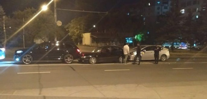 Accident in lant, cu 3 masini implicate pe o strada din capitala. Ce spune politia