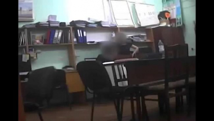 Cele doua profesoare de la Colegiul de Ecologie, care au luat mita de la elevi ca sa le puna note mari la examene, lucreaza mai departe in instititie. Ministrul Educatiei: "Profesoarele discuta despre modul in care se vor razbuna pe elevi" Cele doua profesoare de la Colegiul de Ecologie, care au luat mita de la elevi ca sa le puna note mari la examene, lucreaza mai departe in instititie. Ministrul Educatiei: "Profesoarele discuta despre modul in care se vor razbuna pe elevi"