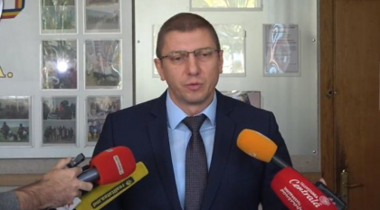 Procuratura Anticoruptie a oferit detalii despre procurorul care a fost retinut aseara: a cerut 1500 de euro de la un politist si i-a promis ca va fi luata o decizie in favoarea sa Procuratura Anticoruptie a oferit detalii despre procurorul care a fost retinut aseara: a cerut 1500 de euro de la un politist si i-a promis ca va fi luata o decizie in favoarea sa