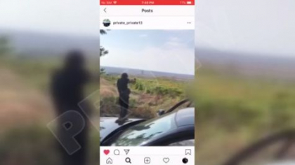 Imagini noi cu tineri care trag din arma, langa o masina - VIDEO