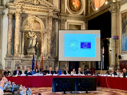 Verdictul Comisiei de la Venetia: "Orice mecanism de verificare prevazut de proiectul de lege, precum si implementarea acestuia, trebuie sa respecte prevederile Constitutiei" Verdictul Comisiei de la Venetia: "Orice mecanism de verificare prevazut de proiectul de lege, precum si implementarea acestuia, trebuie sa respecte prevederile Constitutiei"