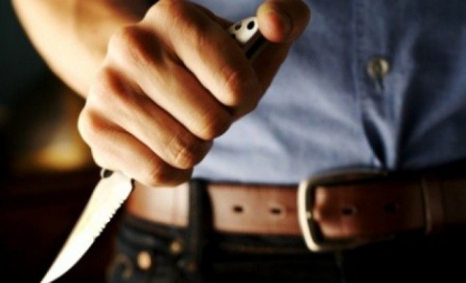 Jaf armat la Falesti. A intrat in casa vecinilor sai cu o cagula pe cap, i-a amenintat cu un pistol si le-a furat cei 1900 de lei pe care i-a gasit
