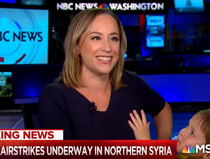 Copilul unei jurnaliste NBC si-a intrerupt mama in timpul unei transmisiuni in direct. „Asa se intampla in televiziune” - VIDEO Copilul unei jurnaliste NBC si-a intrerupt mama in timpul unei transmisiuni in direct. „Asa se intampla in televiziune” - VIDEO