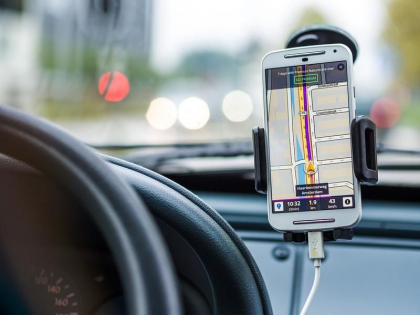 Trebuie sa stii asta, daca planifici sa mergi cu masina in Romania. Noi modificari la Codul rutier care intra in vigoare sambata. Ce risca soferii care folosesc telefonul mobil in timpul mersului Trebuie sa stii asta, daca planifici sa mergi cu masina in Romania. Noi modificari la Codul rutier care intra in vigoare sambata. Ce risca soferii care folosesc telefonul mobil in timpul mersului