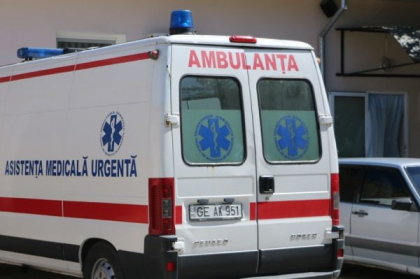 Un barbat, lovit in plin de o masina chiar langa casa sa, la Comrat. Soferul a fugit de la fata locului Un barbat, lovit in plin de o masina chiar langa casa sa, la Comrat. Soferul a fugit de la fata locului