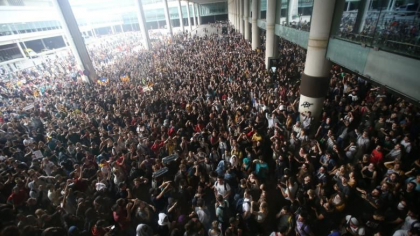 Aeroportul din Barcelona, blocat de protestatari dupa condamnarea separatistilor catalani - VIDEO Aeroportul din Barcelona, blocat de protestatari dupa condamnarea separatistilor catalani - VIDEO