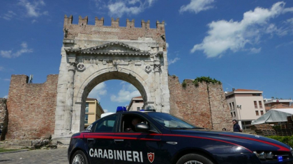 Un moldovean, retinut intr-un oras din Italia, dupa ce a intrat intr-un magazin, s-a imbracat de 400 de euro, iar apoi a incercat sa fuga cu hainele pe el. Cum s-a intamplat totul Un moldovean, retinut intr-un oras din Italia, dupa ce a intrat intr-un magazin, s-a imbracat de 400 de euro, iar apoi a incercat sa fuga cu hainele pe el. Cum s-a intamplat totul