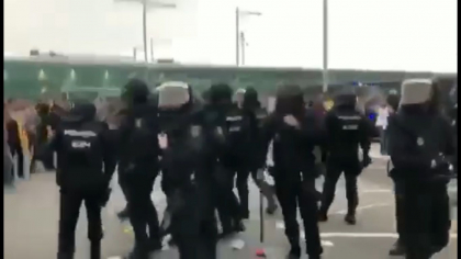 Momente de groaza pentru moldovenii care se afla in Barcelona. Acestia ne-au transmis mai multe imagini cu scene socante din timpul protestelor masive care au loc acolo, dupa condamnarea a noua lideri catalani - VIDEO Momente de groaza pentru moldovenii care se afla in Barcelona. Acestia ne-au transmis mai multe imagini cu scene socante din timpul protestelor masive care au loc acolo, dupa condamnarea a noua lideri catalani - VIDEO