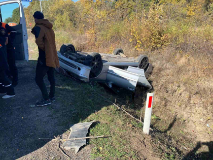 Doua adolescente, transportate la spital dupa ce masina in care se aflau s-a rasturnat pe soseaua Ciuciuleni-Chisinau - GALERIE FOTO