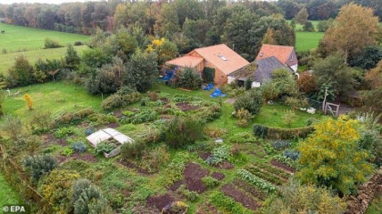 6 frati au trait aproape un deceniu in pivnita casei, crezand ca a venit sfarsitul lumii - VIDEO 6 frati au trait aproape un deceniu in pivnita casei, crezand ca a venit sfarsitul lumii - VIDEO