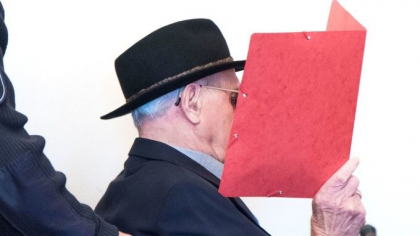 Un fost gardian nazist, in varsta de 93 de ani, judecat pentru uciderea a peste 5.000 de evrei Un fost gardian nazist, in varsta de 93 de ani, judecat pentru uciderea a peste 5.000 de evrei