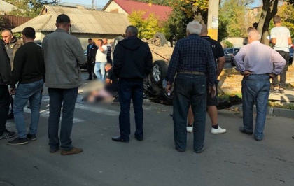 O masina s-a rasturnat pe o strada din Cahul - FOTO O masina s-a rasturnat pe o strada din Cahul - FOTO