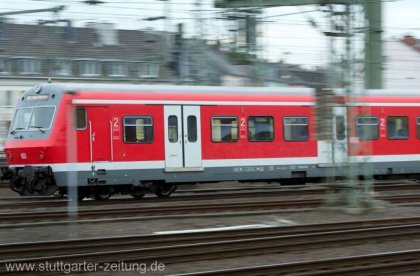 Germania - Barbat arestat dupa ce a impiedicat plecarea unui tren, pentru ca sotia sa nu ajunsese inca Germania - Barbat arestat dupa ce a impiedicat plecarea unui tren, pentru ca sotia sa nu ajunsese inca
