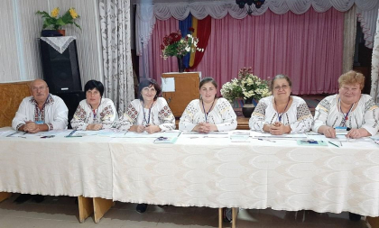 La alegeri ca la sarbatoare. La o sectie de vot din Balti, membrii comisiei au imbracat haine nationale - FOTO La alegeri ca la sarbatoare. La o sectie de vot din Balti, membrii comisiei au imbracat haine nationale - FOTO