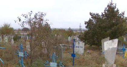 Caz terifiant la Dubasari. Un minor a decedat, dupa ce a fost batut cu sange rece de mai multi amici, pentru ca nu a vrut sa le cumpere alcool. Baiatul a fost dus pe un camp si impus sa-si sape propria groapa, iar apoi lasat sa zaca in cimitir Caz terifiant la Dubasari. Un minor a decedat, dupa ce a fost batut cu sange rece de mai multi amici, pentru ca nu a vrut sa le cumpere alcool. Baiatul a fost dus pe un camp si impus sa-si sape propria groapa, iar apoi lasat sa zaca in cimitir