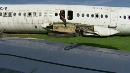 Barbatul care are un avion de pasageri in curtea casei. Ce planuieste omul sa faca