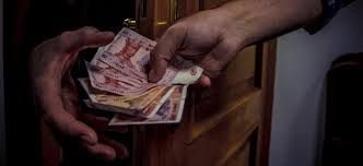 Un barbat din Balti, retinut in timp ce vroia sa mituiasaca examinatorii SITCCA, dupa ce a promis unei persoane ca o va ajuta sa-si primeasca permisul de conducere fara a fi examenata