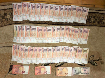 Faceau 10.000 lei zilnic din vanzarea drogurilor pe retelele de socializare. Cum functiona „afacerea” pusa la cale de trei tineri din capitala care risca sa stea acum pana la 15 ani de inchisoare - VIDEO