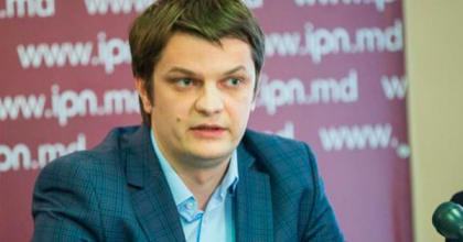 Secretarul General al Guvernului, Andrei Spinu, privind situatia alimentatiei in scoli si gradinite: "Apa din fiecare a 5-a institutie de invatamant nu corespunde parametrilor sanitaro-chimici. Nu vom tolera asa situatie" Secretarul General al Guvernului, Andrei Spinu, privind situatia alimentatiei in scoli si gradinite: "Apa din fiecare a 5-a institutie de invatamant nu corespunde parametrilor sanitaro-chimici. Nu vom tolera asa situatie"